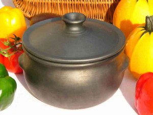 cocotte en poterie culinaire noire (OYera - AD40)