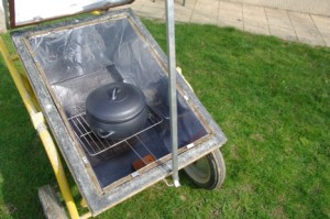 four solaire mobile avec une cocotte Oyera